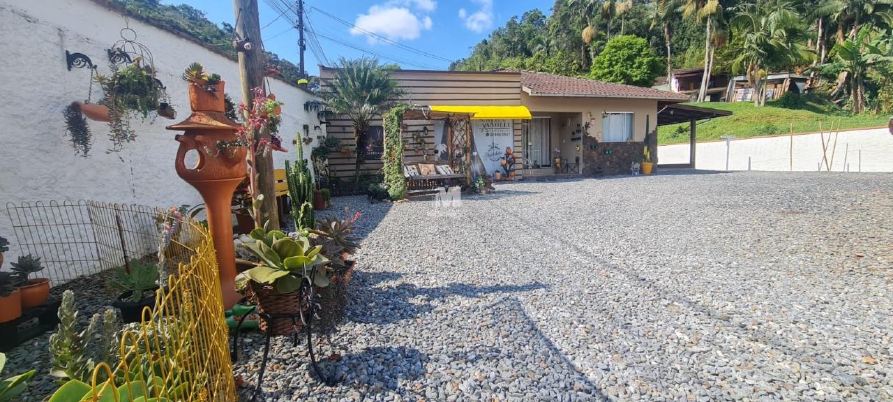 Casa à venda no bairro Poço Fundo: 