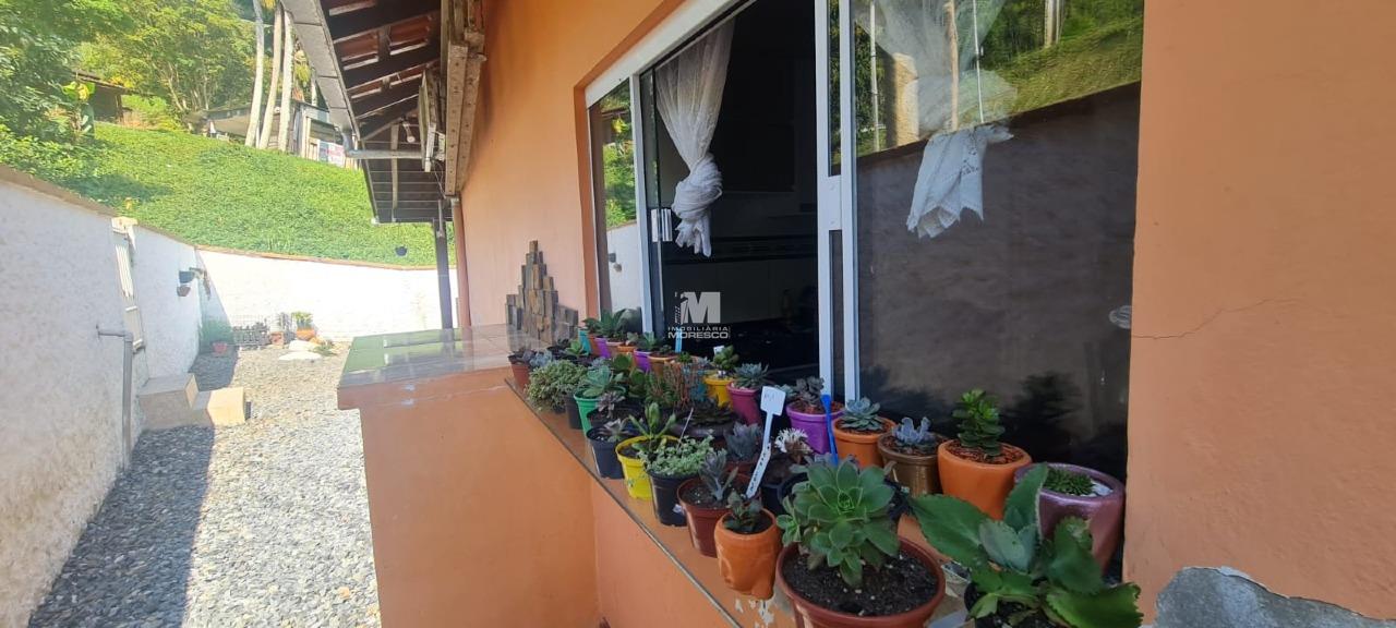 Casa à venda no bairro Poço Fundo: 