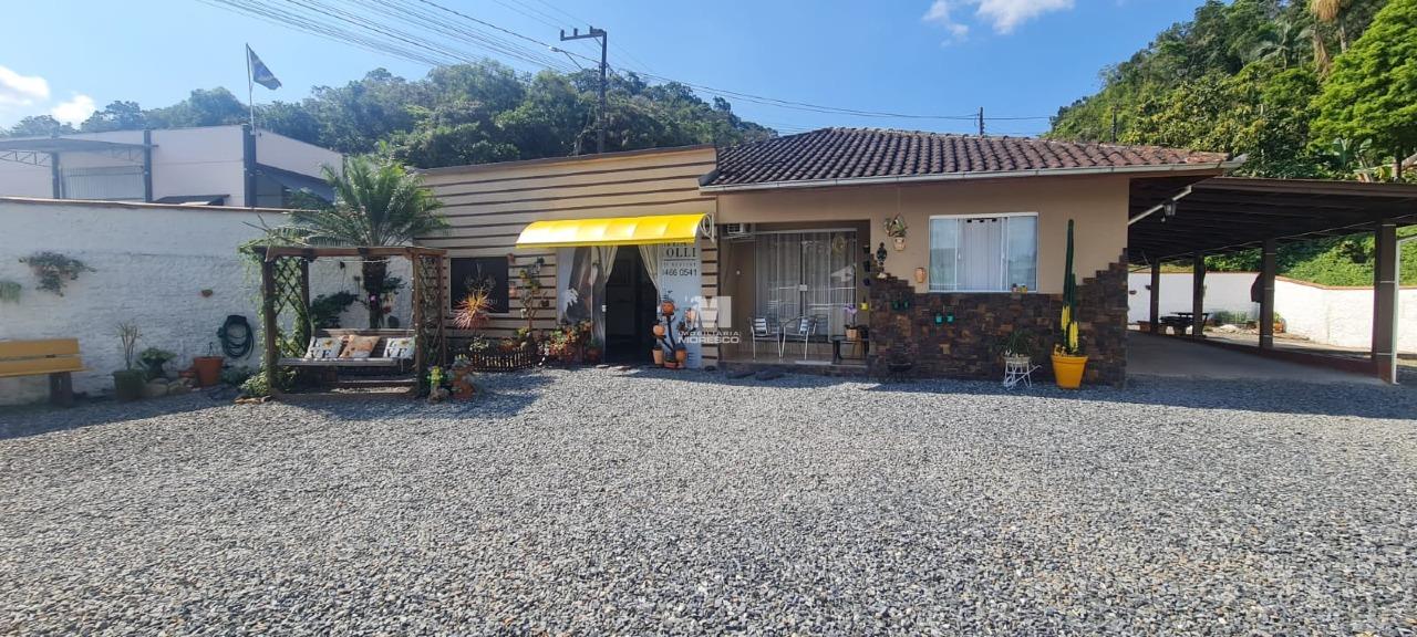 Casa à venda no bairro Poço Fundo: 