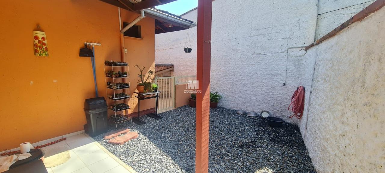 Casa à venda no bairro Poço Fundo: 