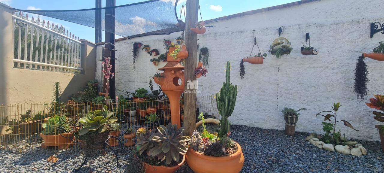 Casa à venda no bairro Poço Fundo: 