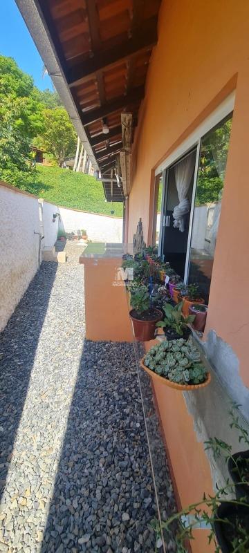 Casa à venda no bairro Poço Fundo: 