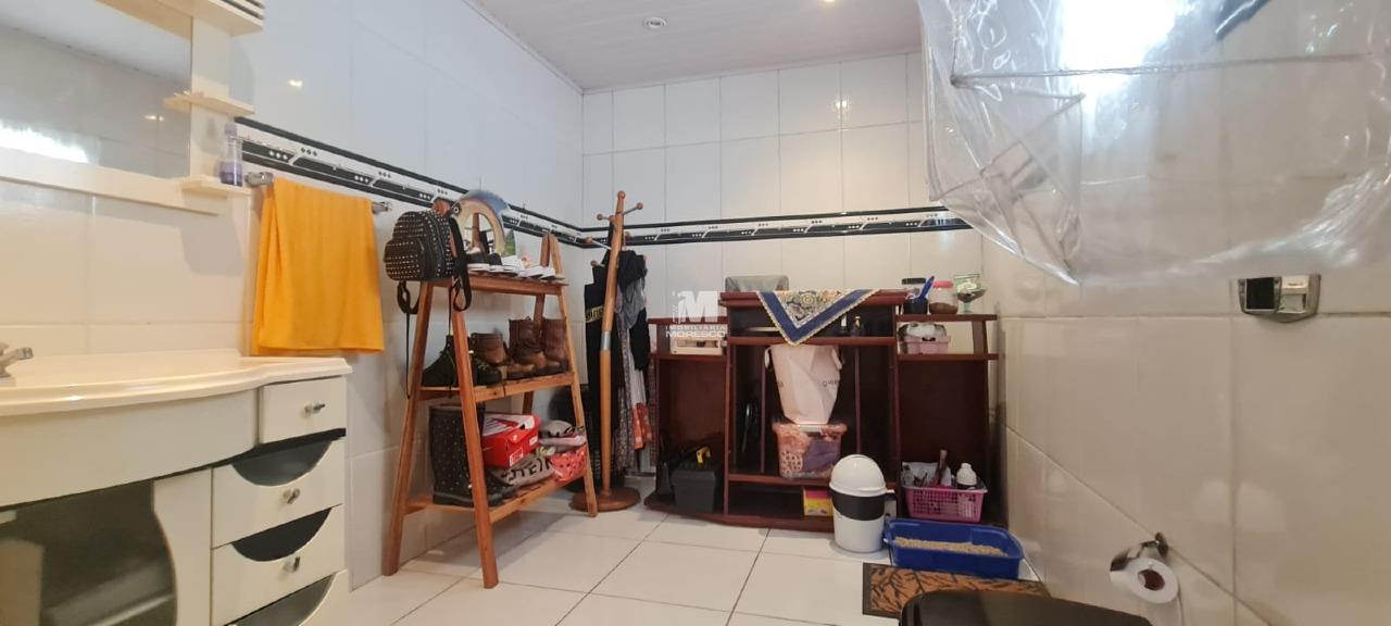 Casa à venda no bairro Poço Fundo: 