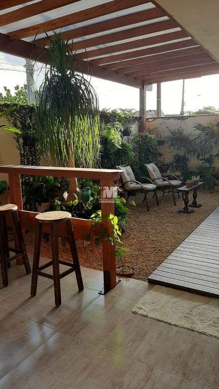 Casa à venda no bairro Santa Terezinha: 