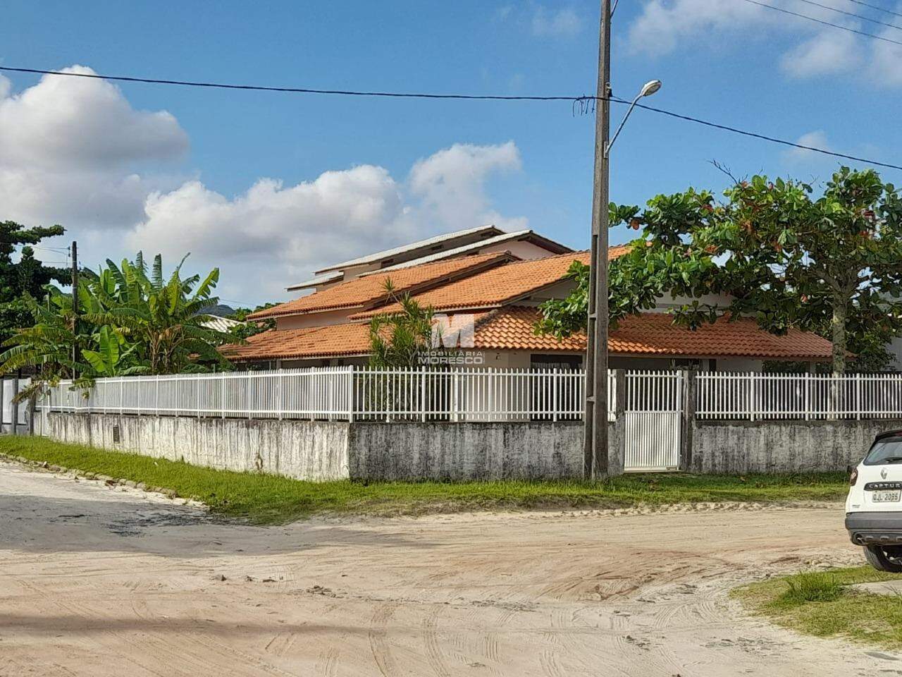 Casa de 4 quartos, 200m² no bairro Zimbros, em Bombinhas | Eu Corretor