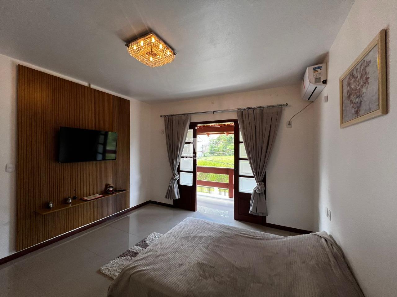 Casa à venda no bairro Azambuja: 