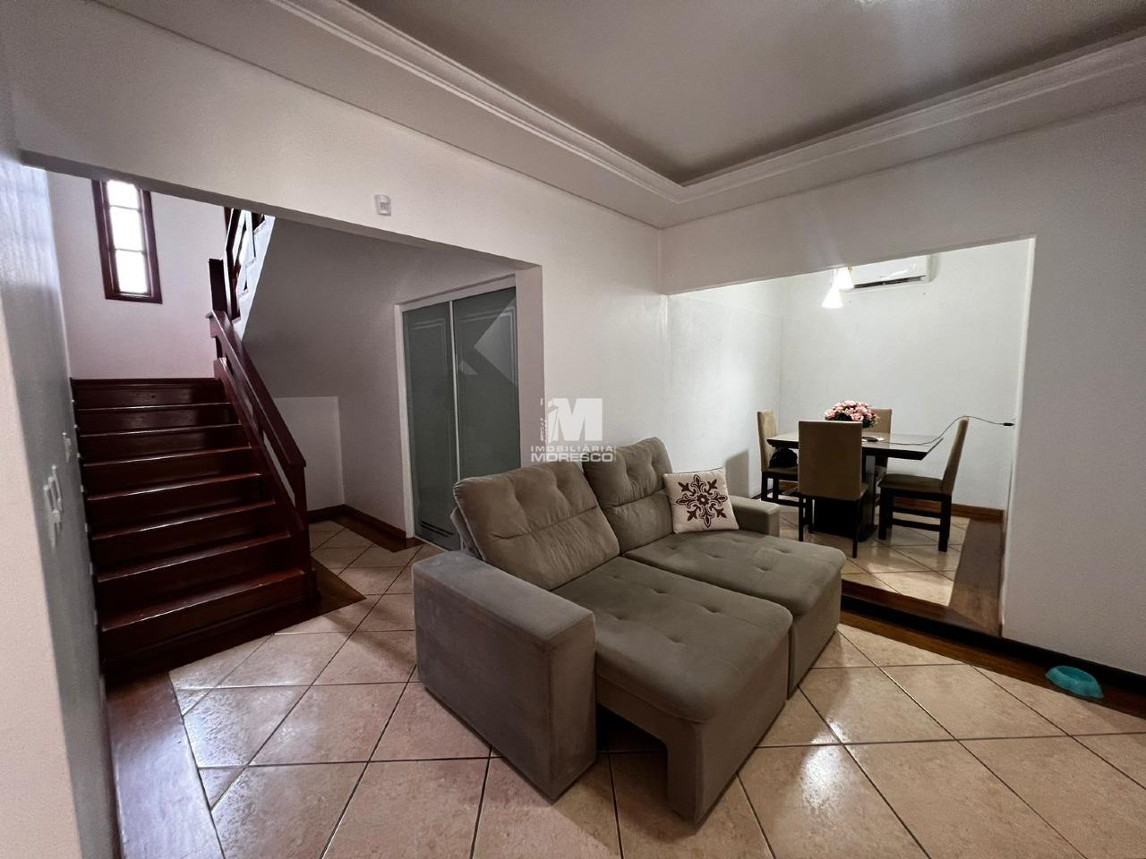 Casa à venda no bairro Azambuja: 