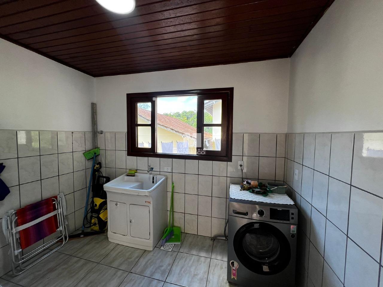 Casa à venda no bairro Azambuja: 