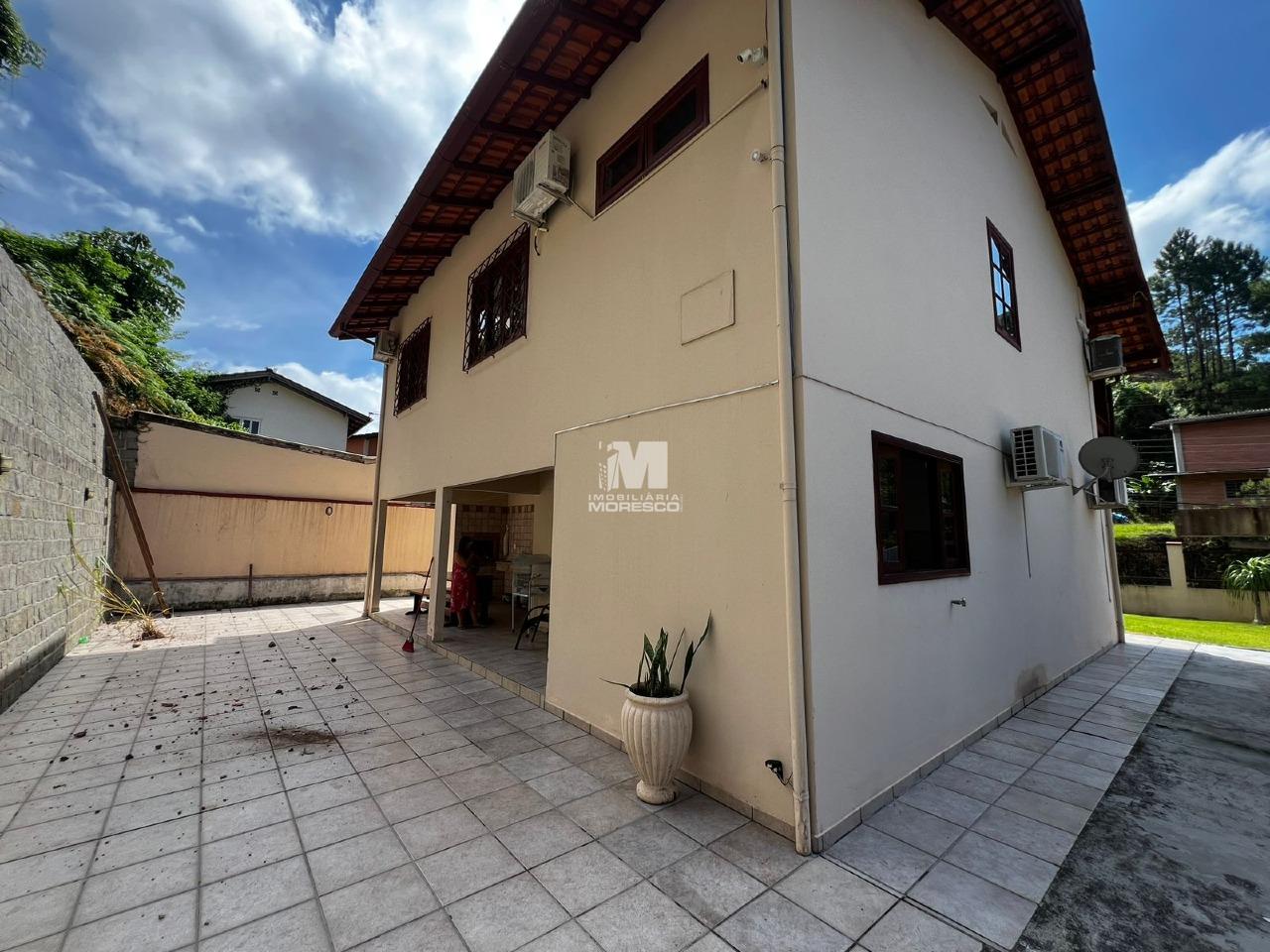 Casa à venda no bairro Azambuja: 