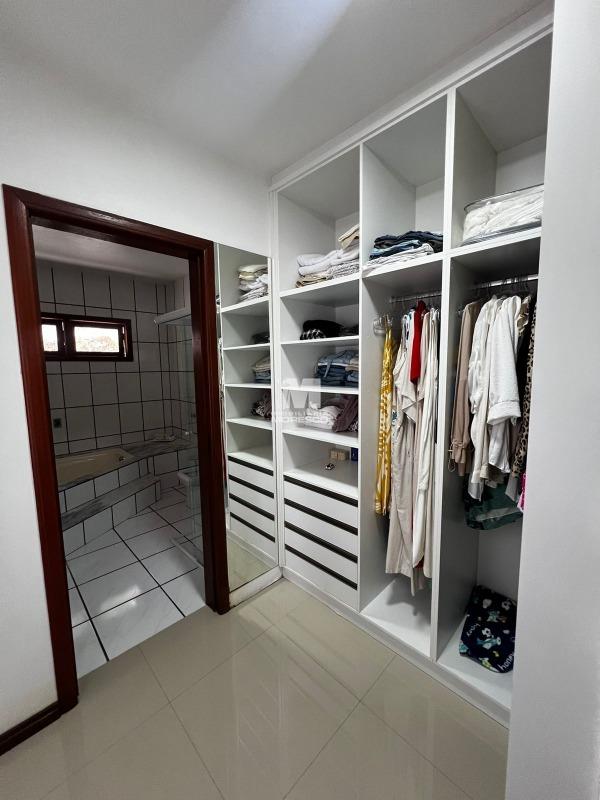 Casa à venda no bairro Azambuja: 