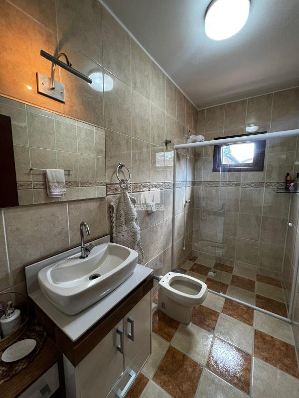 Casa à venda no bairro Azambuja: 