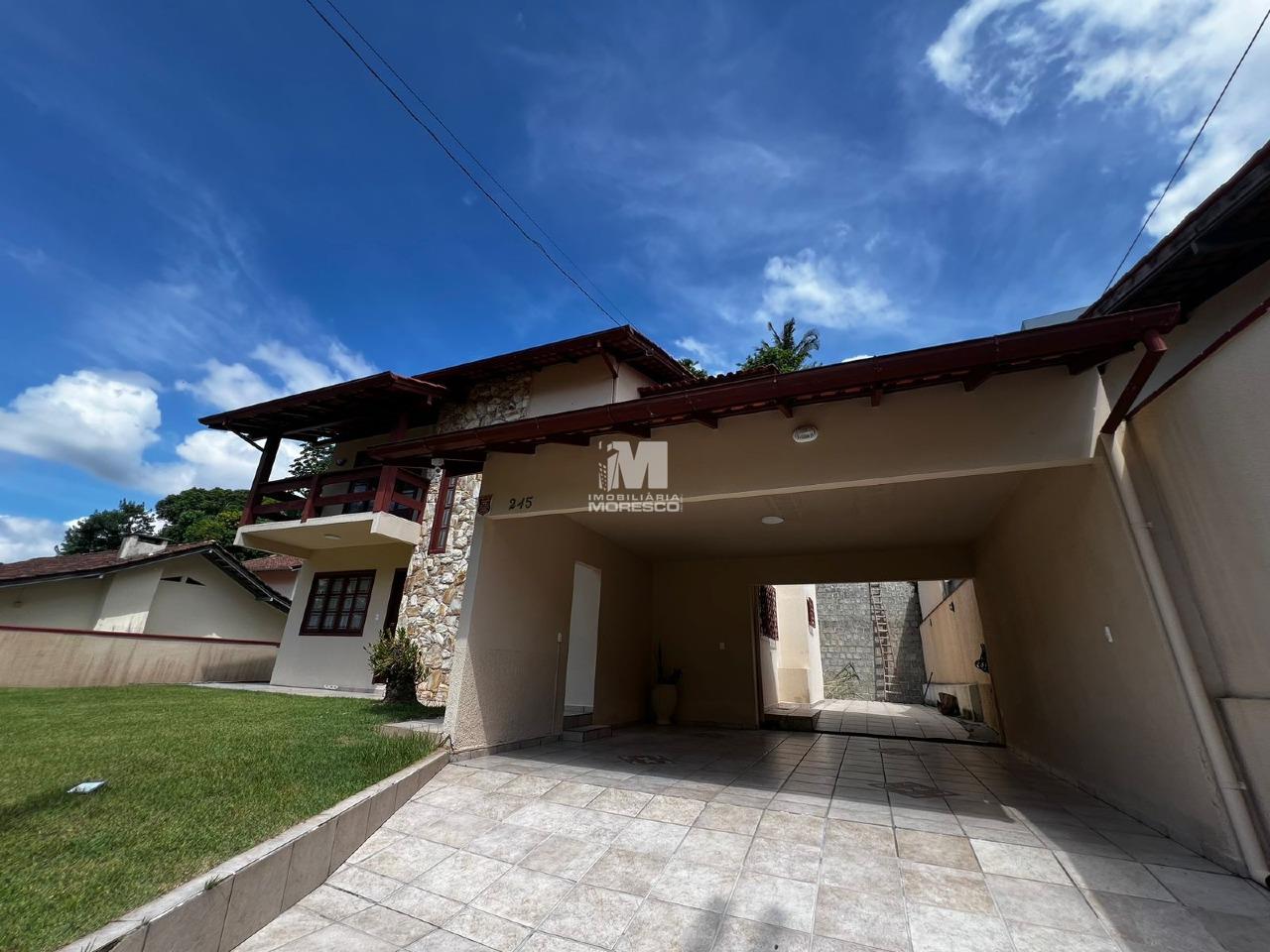 Casa à venda no bairro Azambuja: 