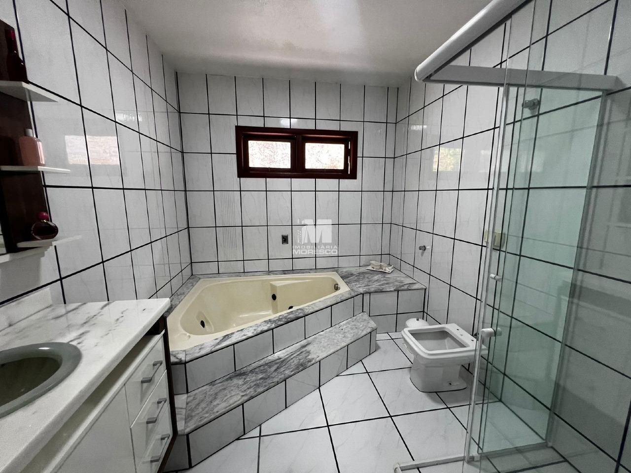 Casa à venda no bairro Azambuja: 