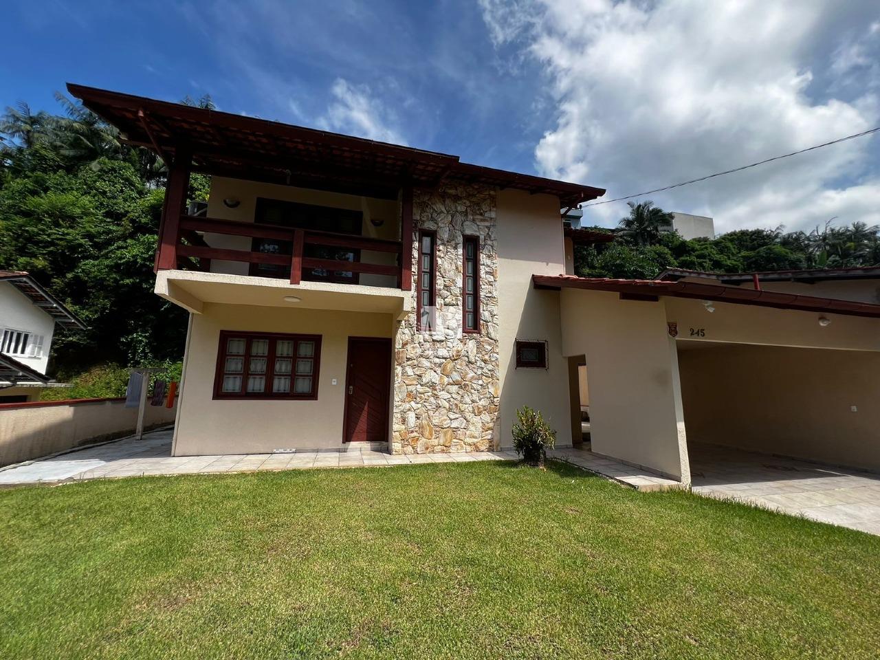 Casa à venda no bairro Azambuja: 