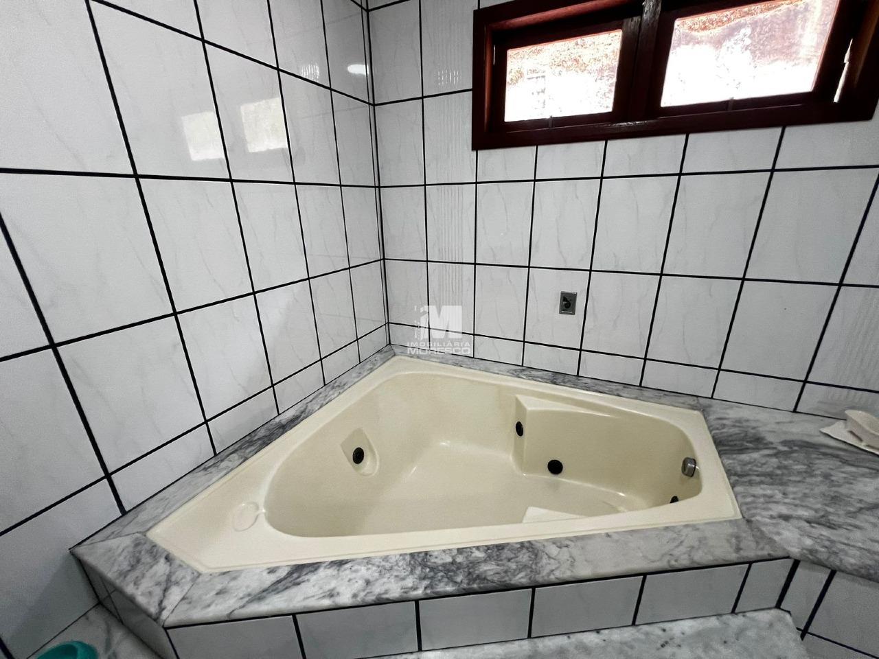 Casa à venda no bairro Azambuja: 