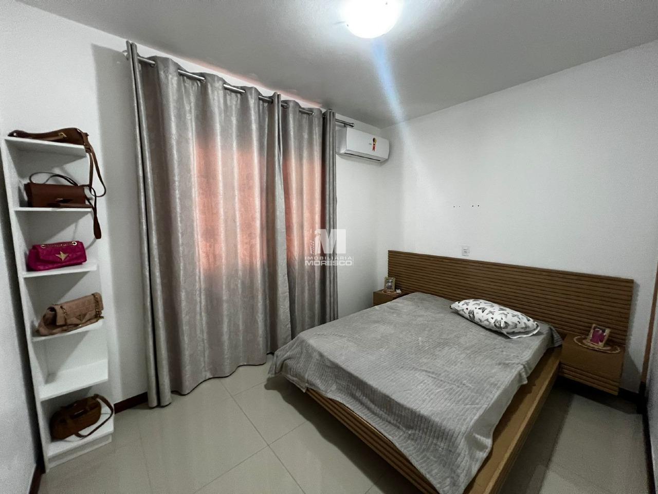 Casa à venda no bairro Azambuja: 