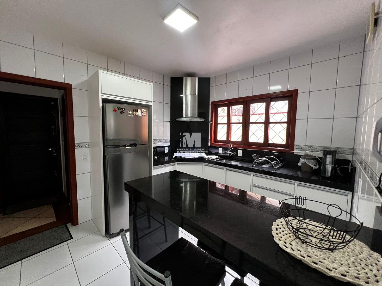 Casa à venda no bairro Azambuja: 