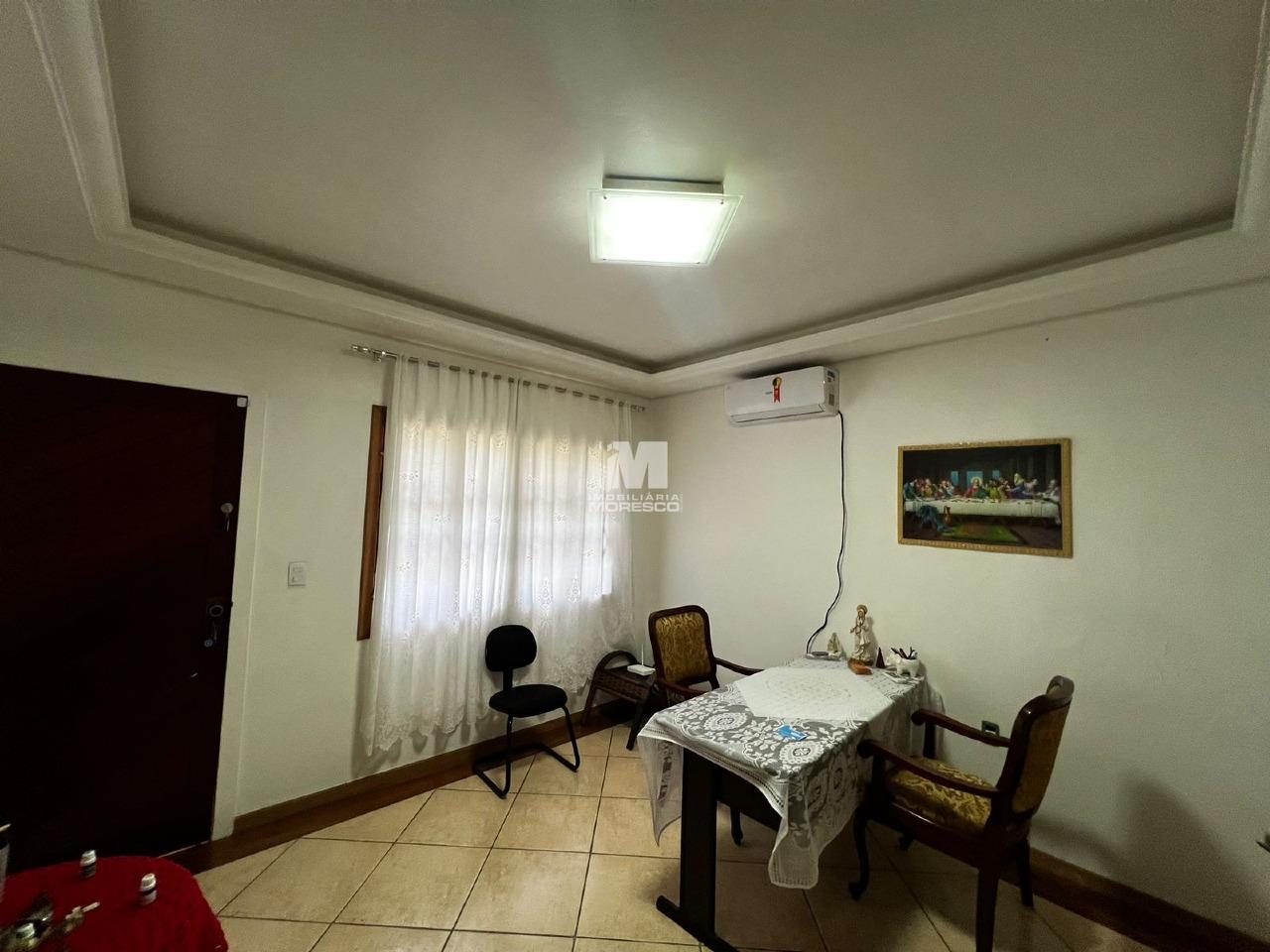 Casa à venda no bairro Azambuja: 