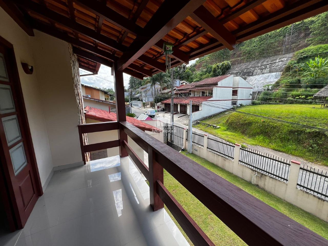 Casa à venda no bairro Azambuja: 