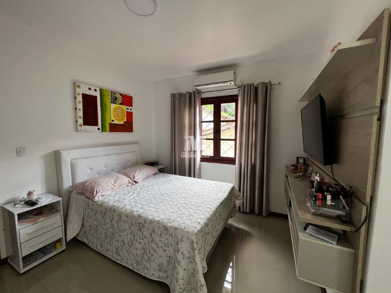 Casa à venda no bairro Azambuja: 