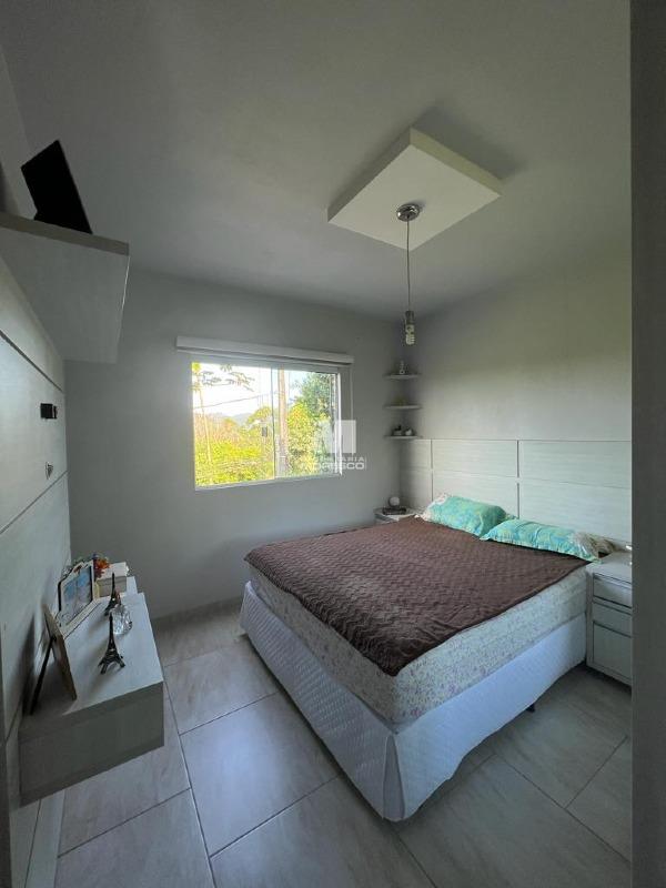 Apartamento à venda no bairro Azambuja: 