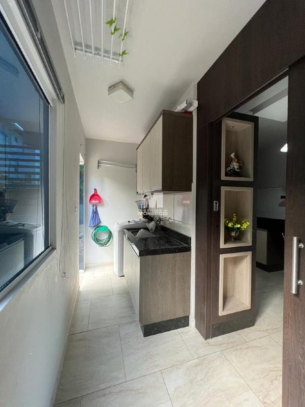 Apartamento à venda no bairro Azambuja: 