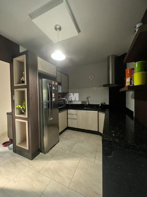 Apartamento à venda no bairro Azambuja: 