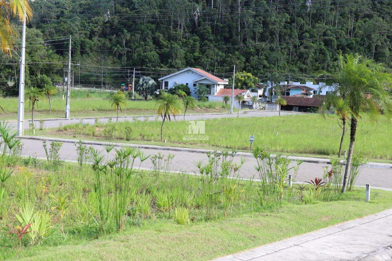 Terreno à venda no bairro Bateas: 