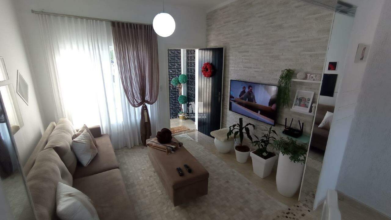 Casa à venda no bairro Santa Terezinha: 