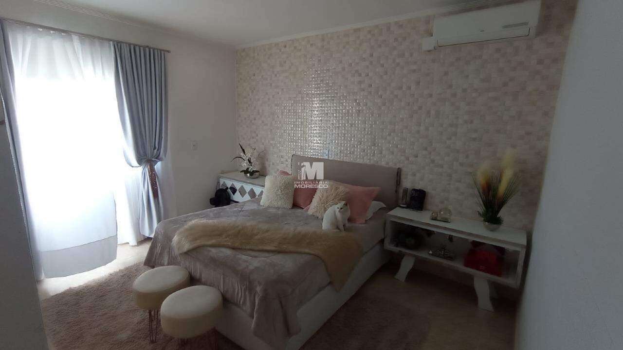 Casa à venda no bairro Santa Terezinha: 