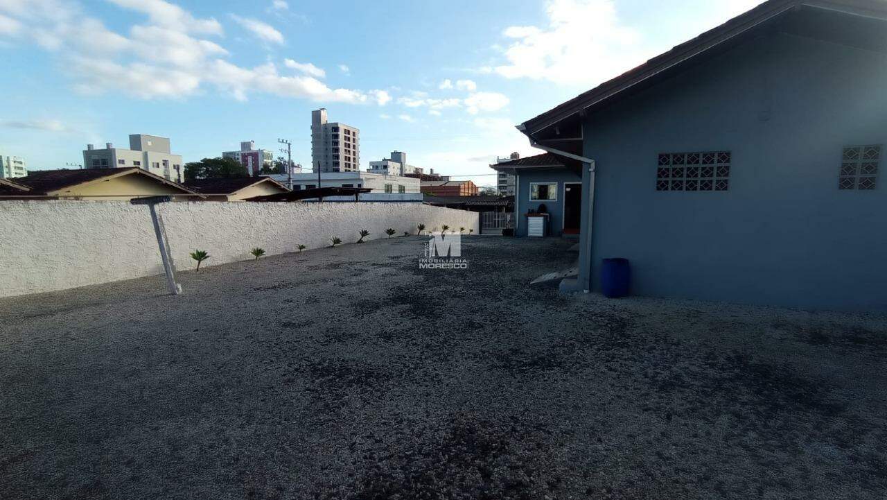 Casa à venda no bairro Santa Terezinha: 