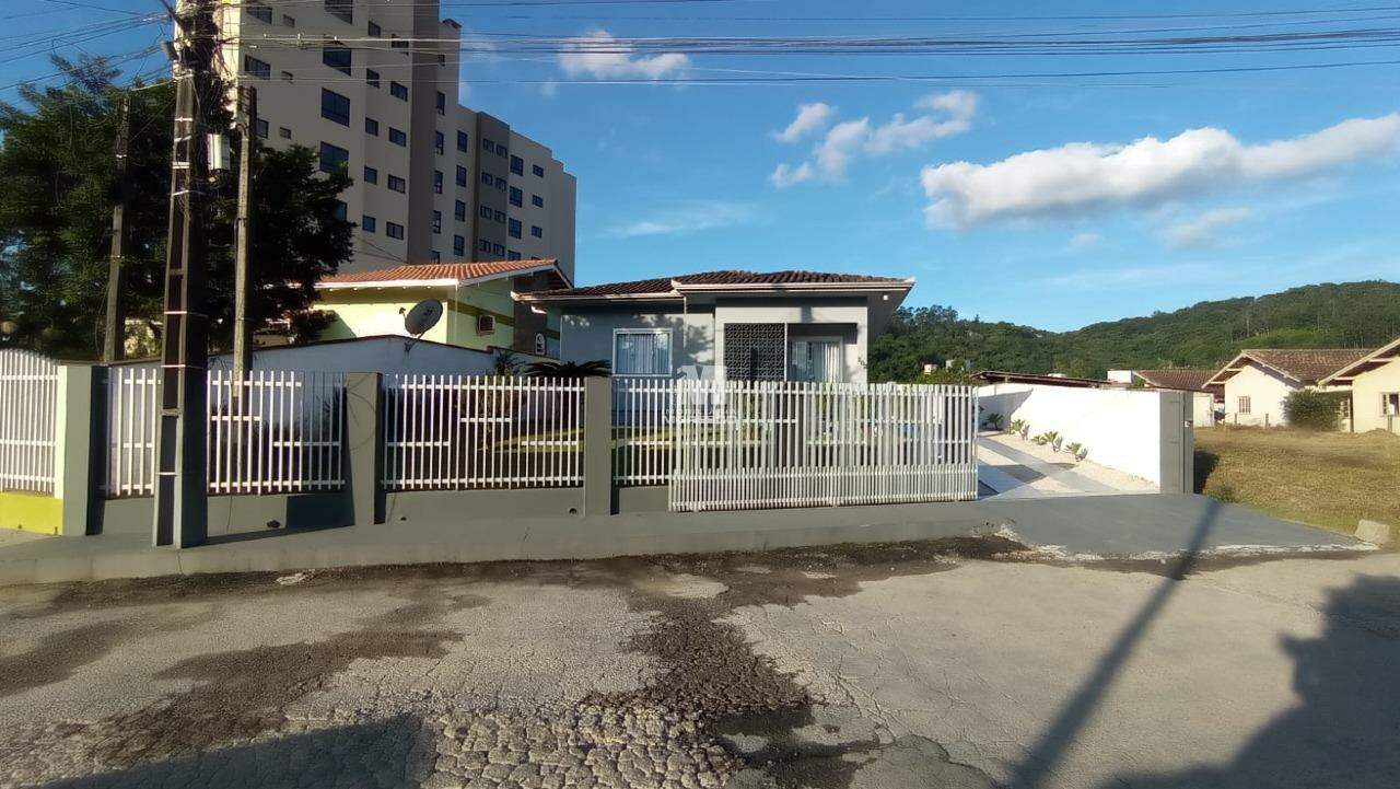 Casa à venda no bairro Santa Terezinha: 