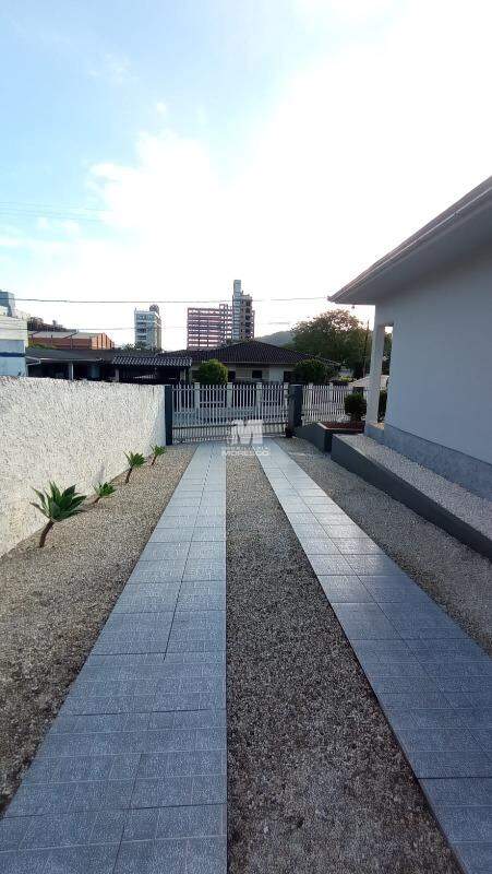 Casa à venda no bairro Santa Terezinha: 