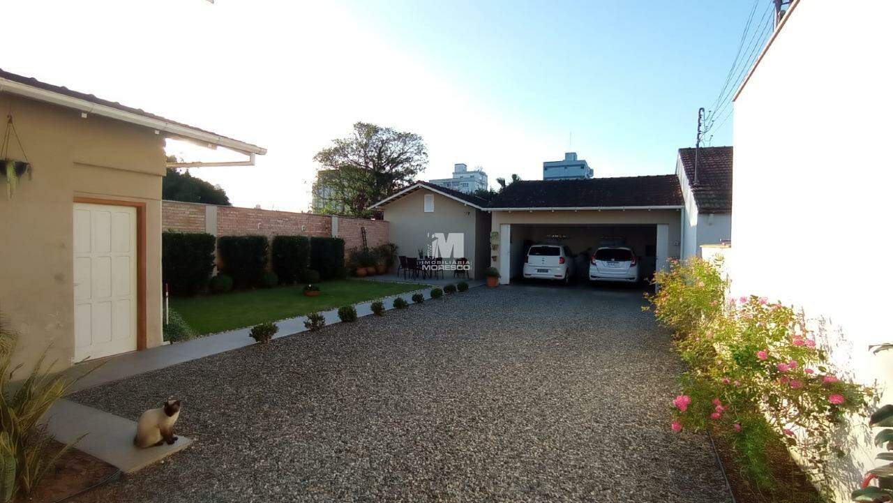 Casa à venda no bairro Centro I: 