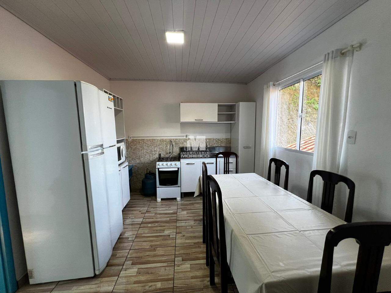Casa para aluguel no bairro Azambuja: 
