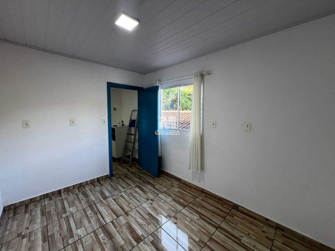 Casa para aluguel no bairro Azambuja: 