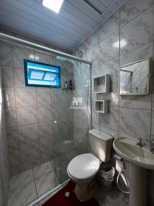 Casa para aluguel no bairro Azambuja: 