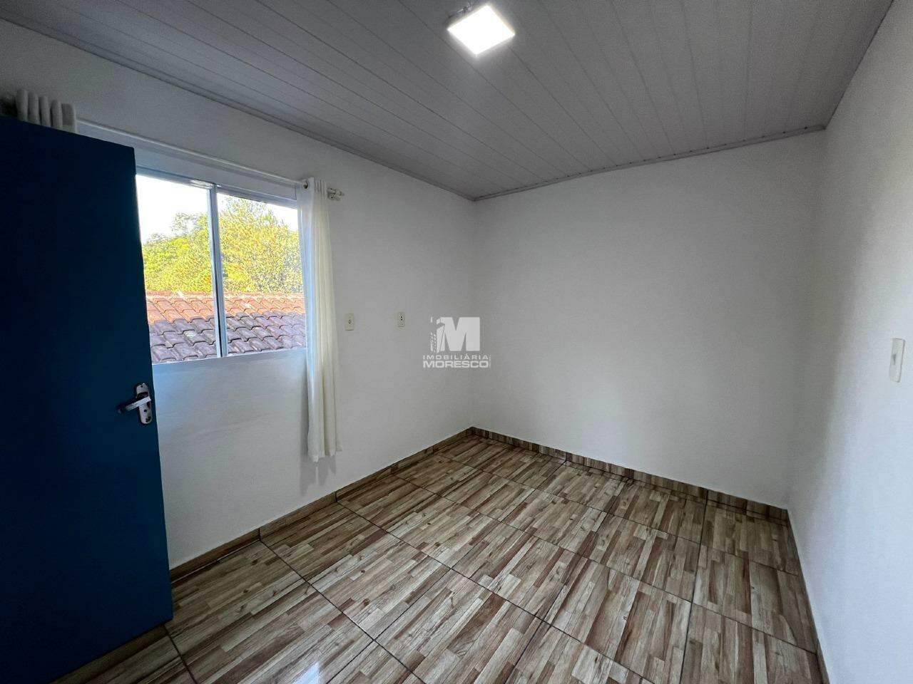 Casa para aluguel no bairro Azambuja: 
