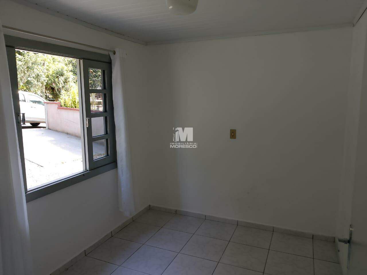 Casa para aluguel no bairro Azambuja: 