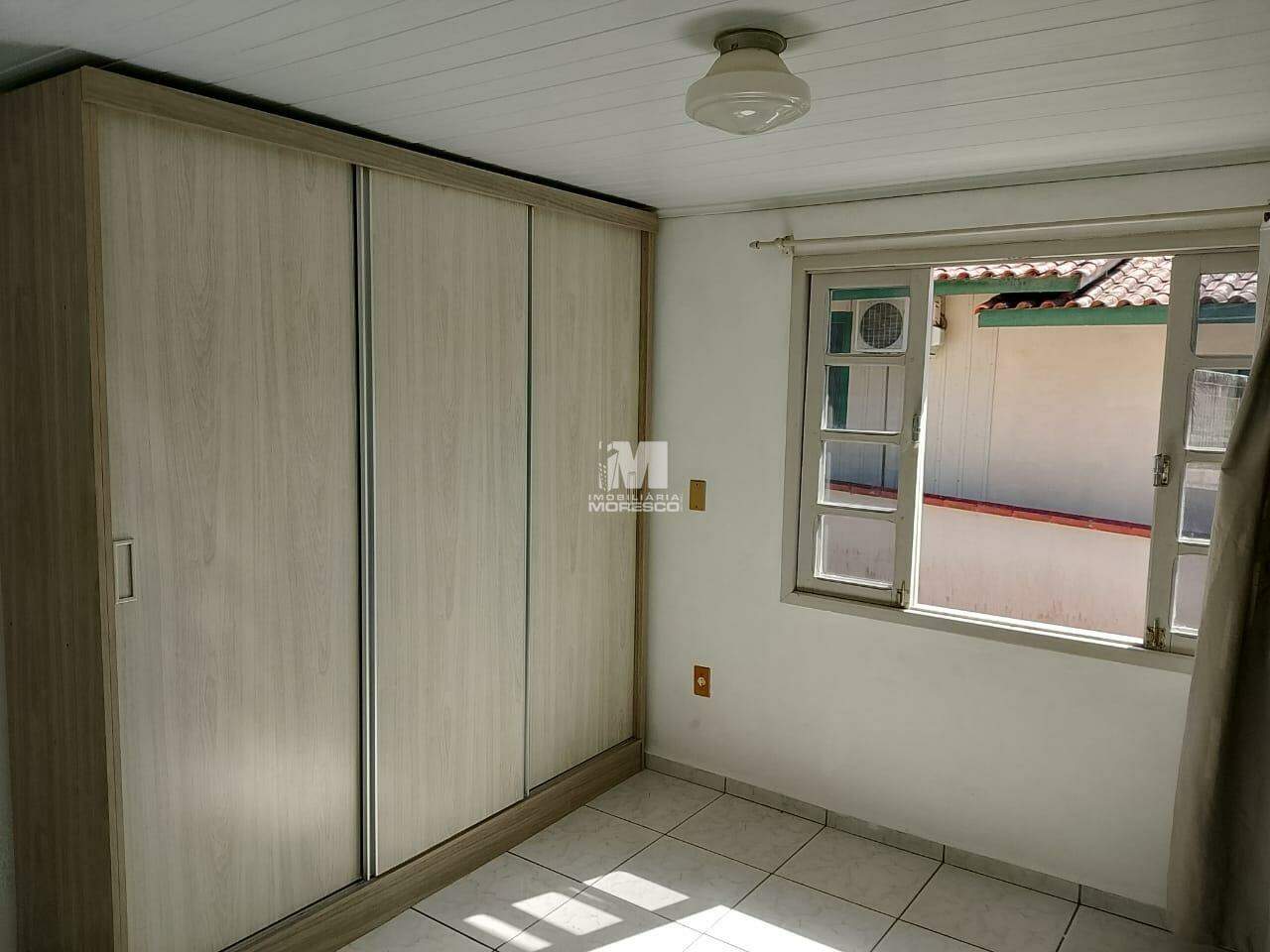 Casa para aluguel no bairro Azambuja: 