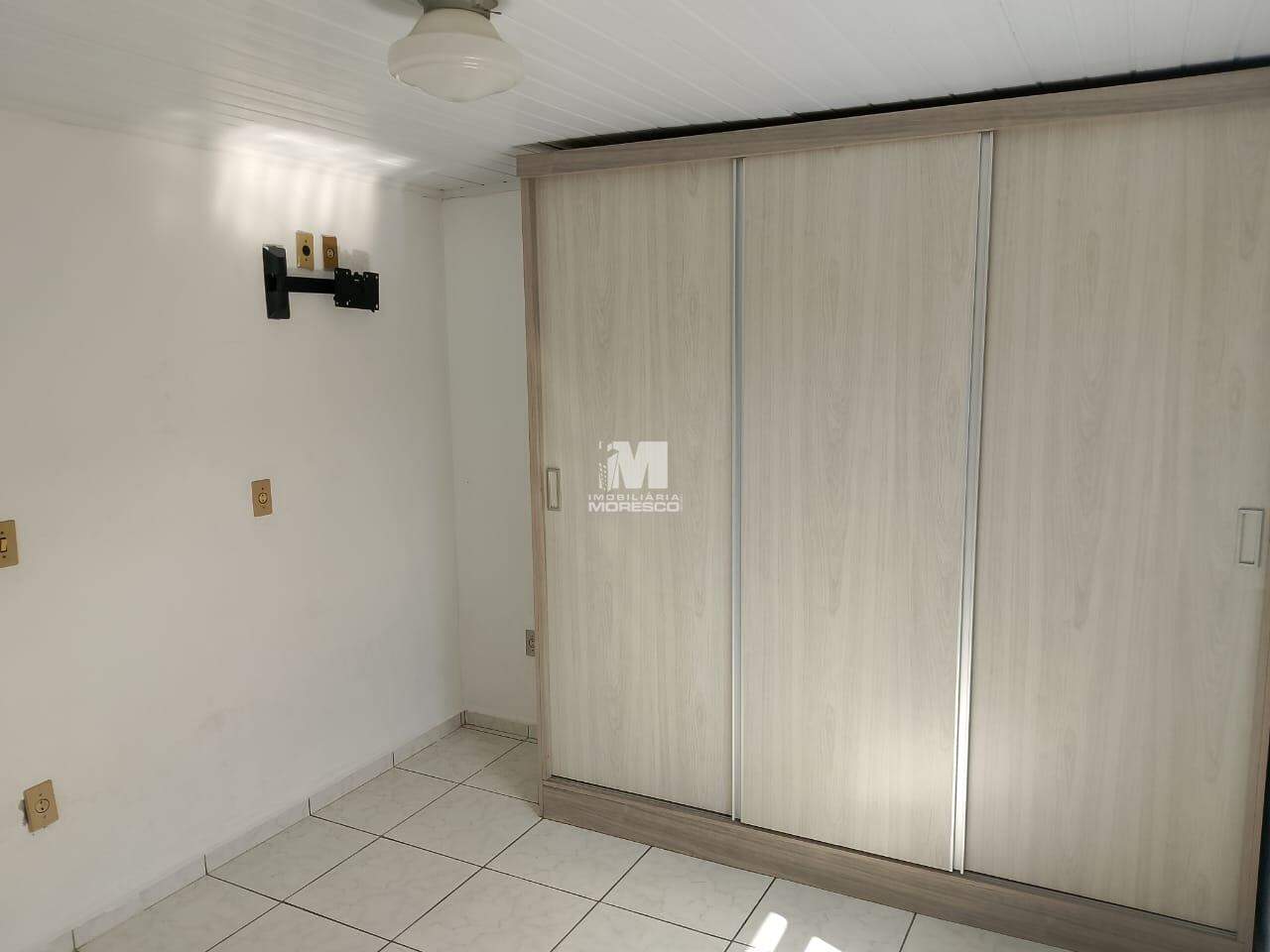 Casa para aluguel no bairro Azambuja: 