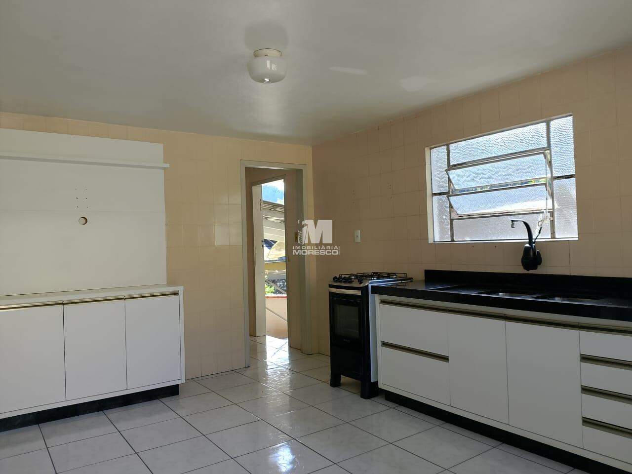 Casa para aluguel no bairro Azambuja: 