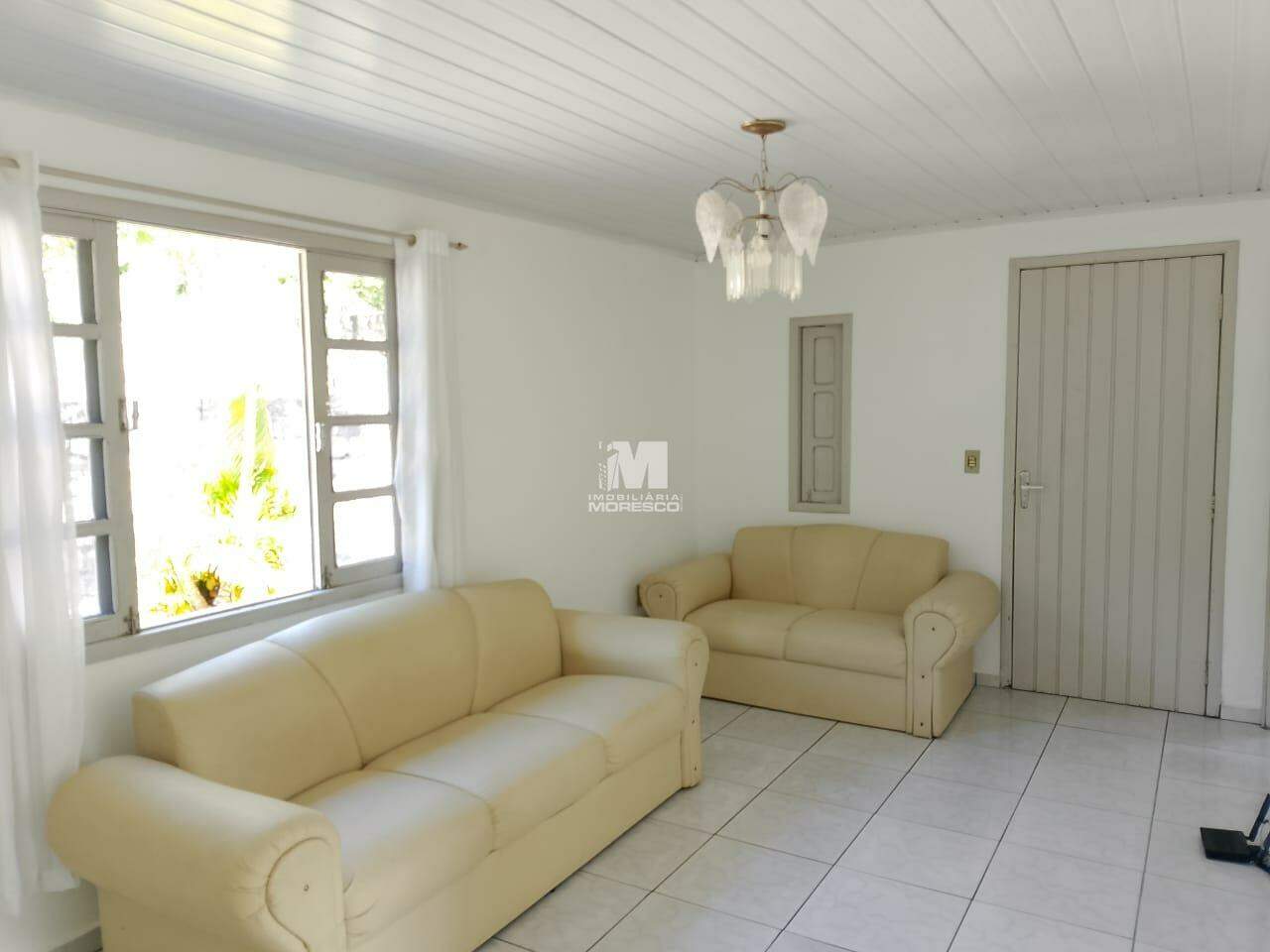 Casa para aluguel no bairro Azambuja: 