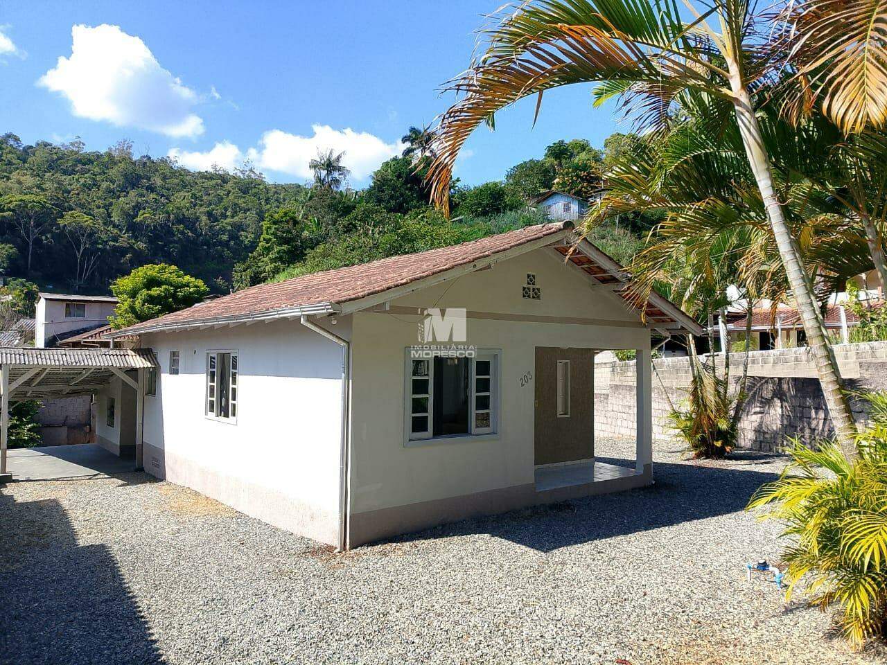 Casa para aluguel no bairro Azambuja: 