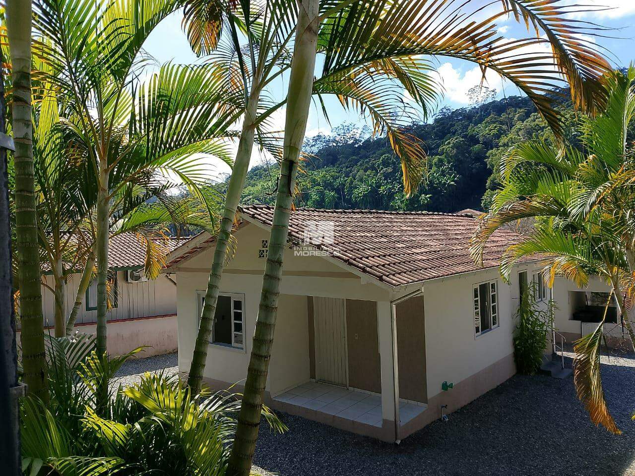 Casa para aluguel no bairro Azambuja: 
