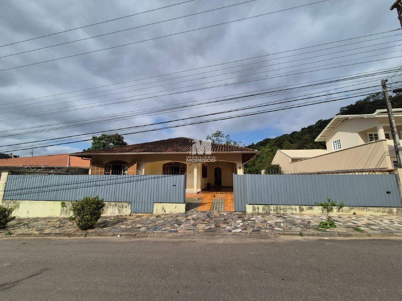 Casa à venda no bairro Primeiro de Maio: 