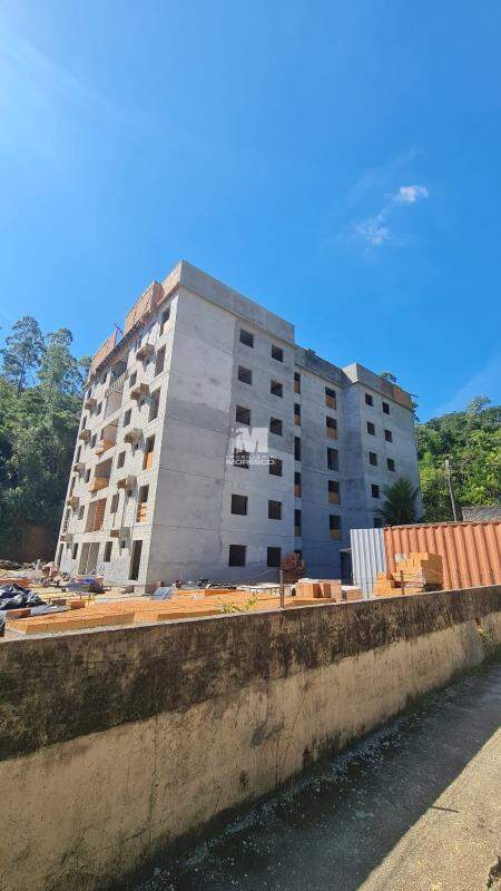 Apartamento à venda no bairro Azambuja: 