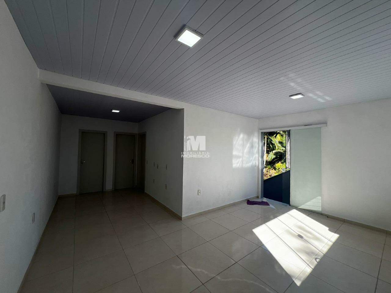 Apartamento para aluguel no bairro Azambuja: 