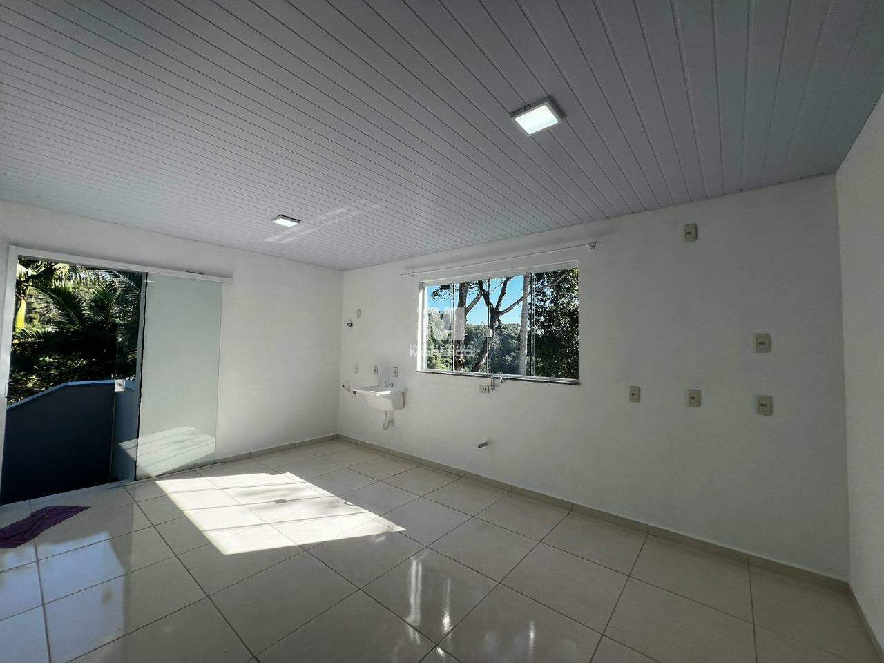 Apartamento para aluguel no bairro Azambuja: 