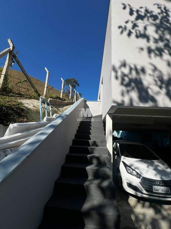 Apartamento para aluguel no bairro Azambuja: 